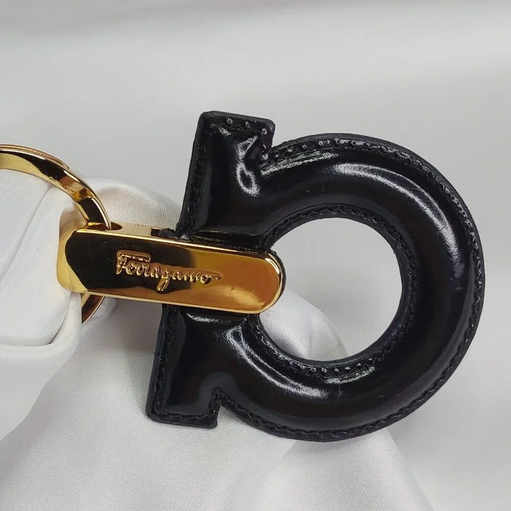 SALVADOR FERRAGAMO 'GANCINI' LEATHER KEY FOB GOLD KEY RING W/ORIGINAL BOX - Picture 9 of 16